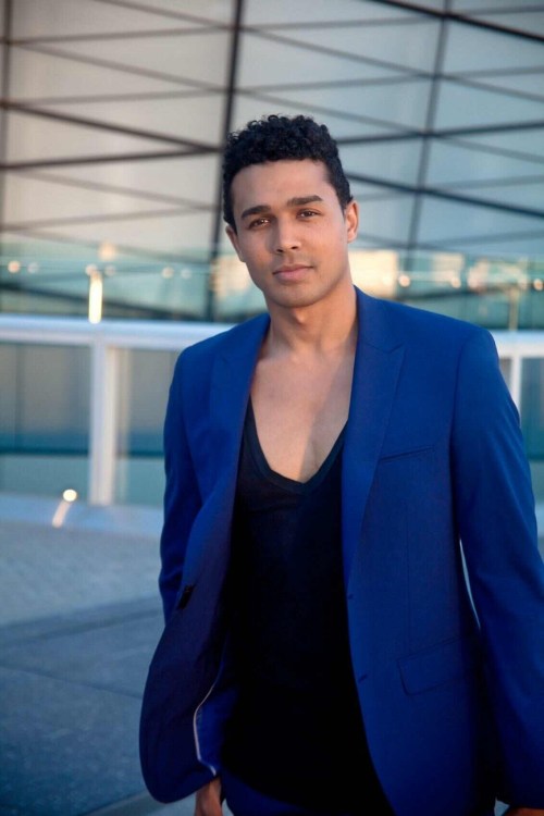 Big thanks to the lovely ladies at Two Birds Talking for styling me in this sweet Gibson suit!